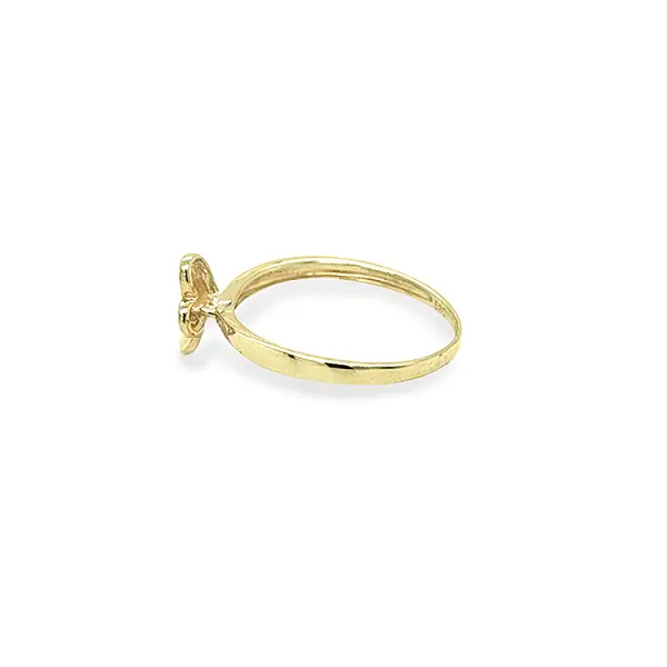 Goldener Ring in Form eines Schmetterlings