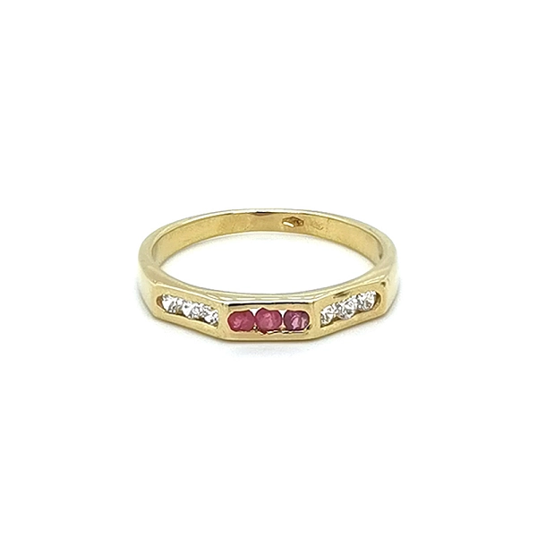 Goldring mit Zirkonen