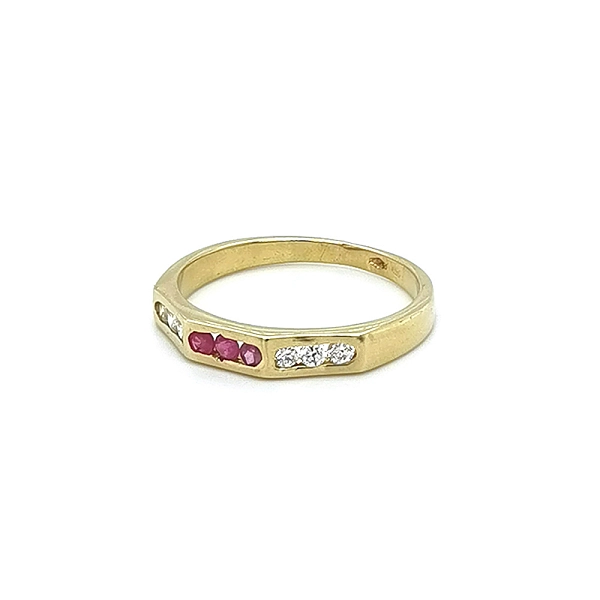 Goldring mit Zirkonen