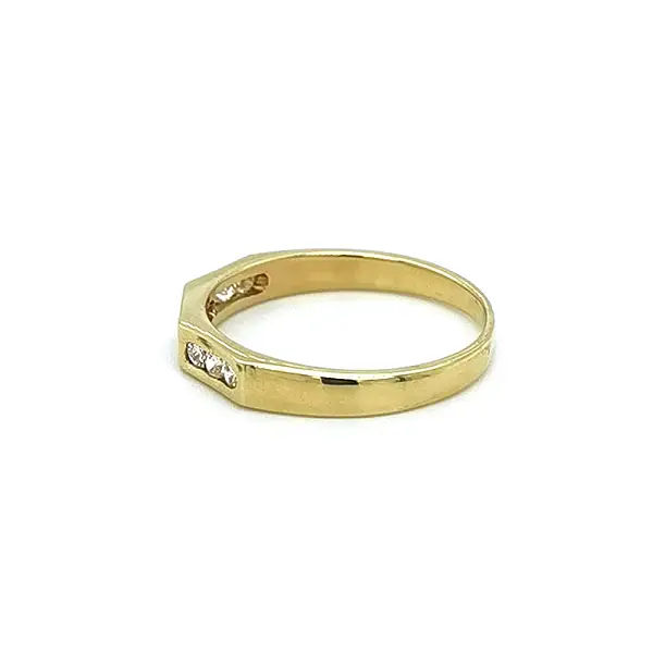 Goldring mit Zirkonen