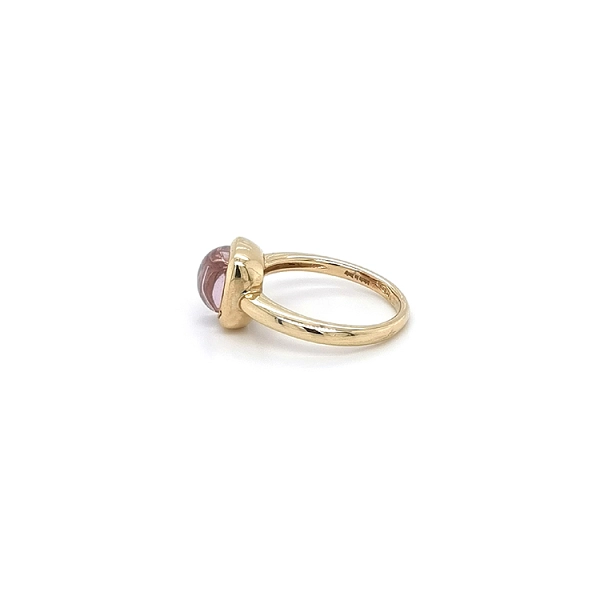 Goldring mit lila Stein