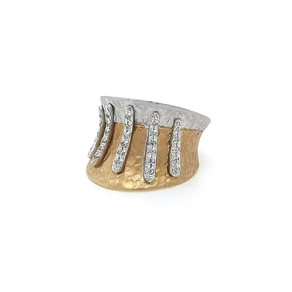 Ring mit Zirkonias in Gold-Kombination