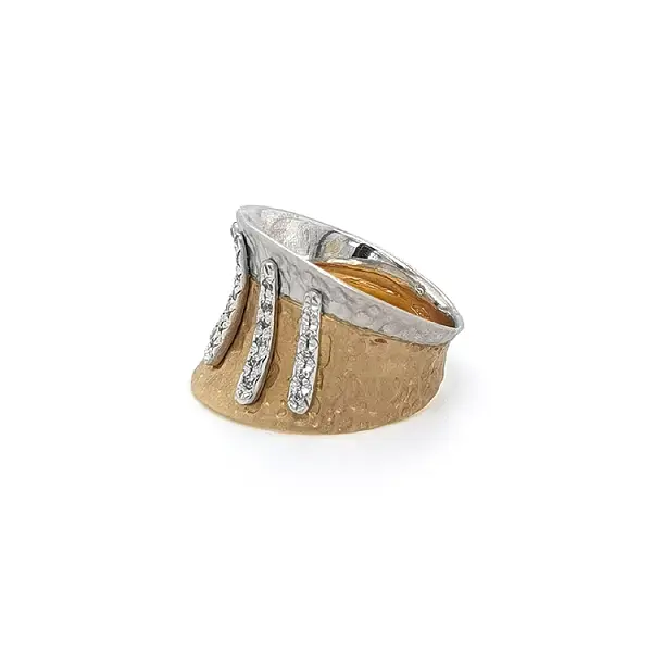 Ring mit Zirkonias in Gold-Kombination