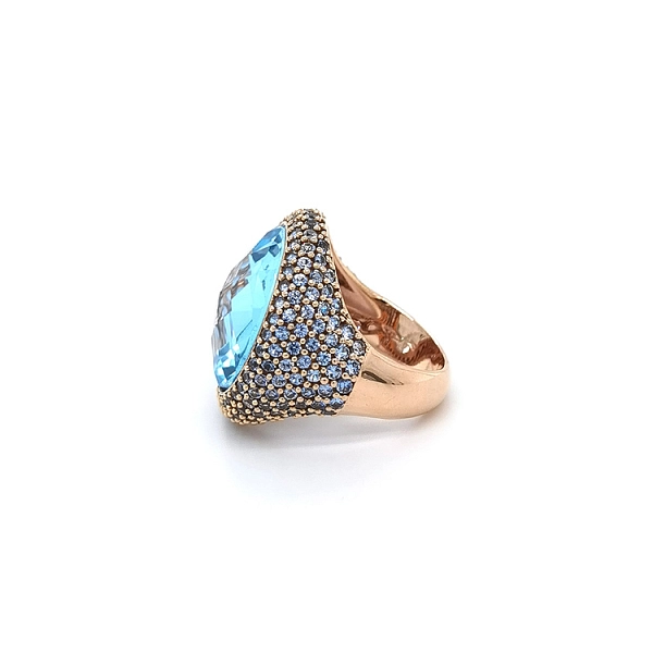 Goldring mit blauem Stein