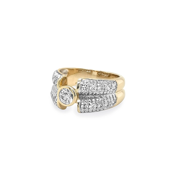 Goldring mit Zirkonen