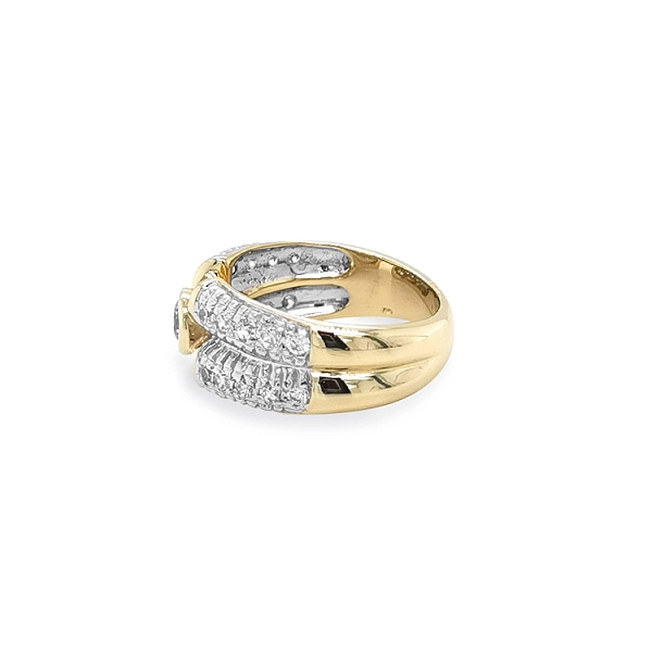 Goldring mit Zirkonen