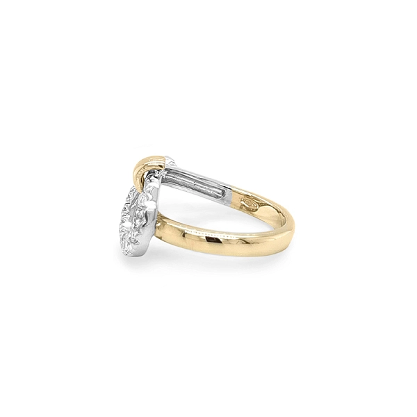 Goldring mit Zirkonen