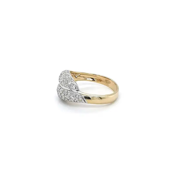 Ring mit Zirkonias in Gold-Kombination
