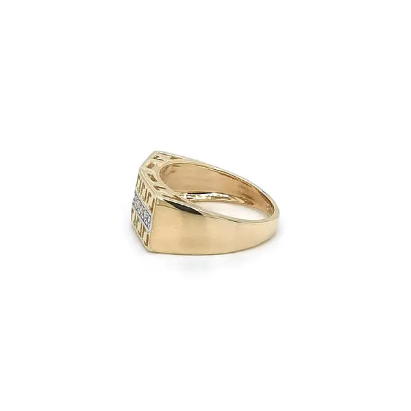 Ring mit Zirkonias in Gold-Kombination