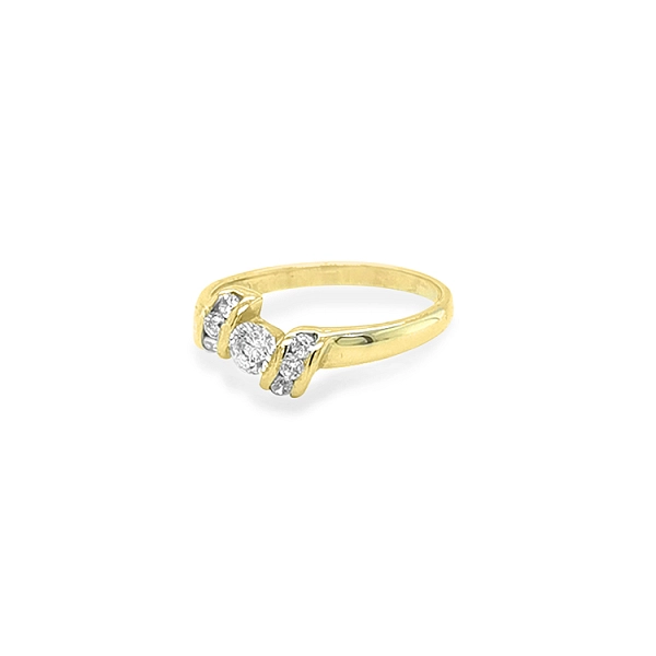 Goldring mit Zirkonen