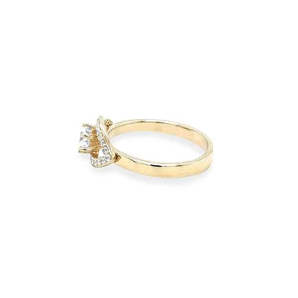 Goldring mit Zirkonen