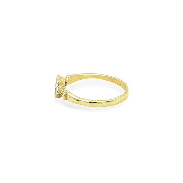 Goldring mit Zirkonen