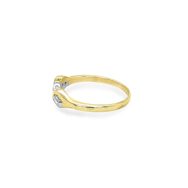 Goldring mit Zirkonen aus kombiniertem Gold
