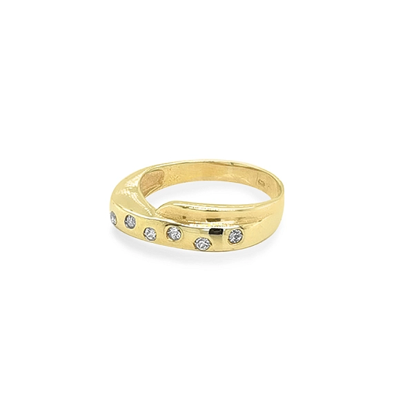 Goldring mit Zirkonen