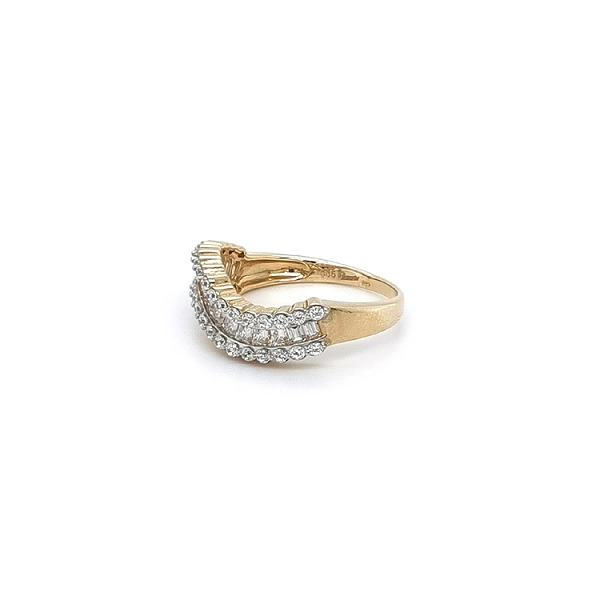 Goldring mit Zirkonen