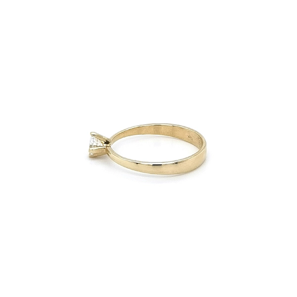 Gold Verlobungsring mit Zicron