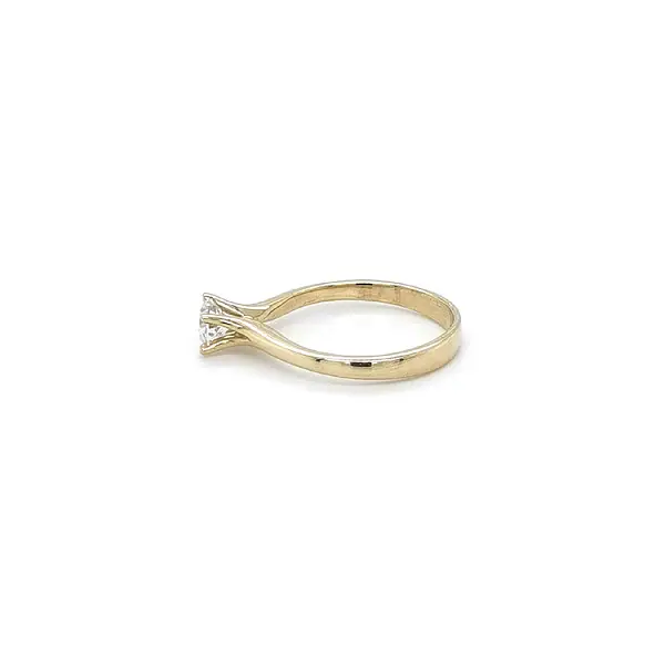 Gold Verlobungsring mit Zirkon