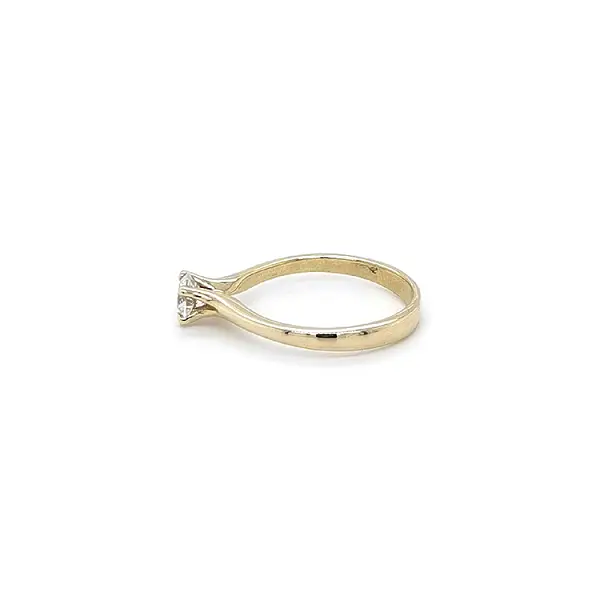 Gold Verlobungsring mit Zirkon