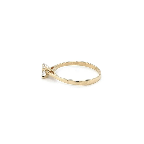 Gold Verlobungsring mit Zirkon