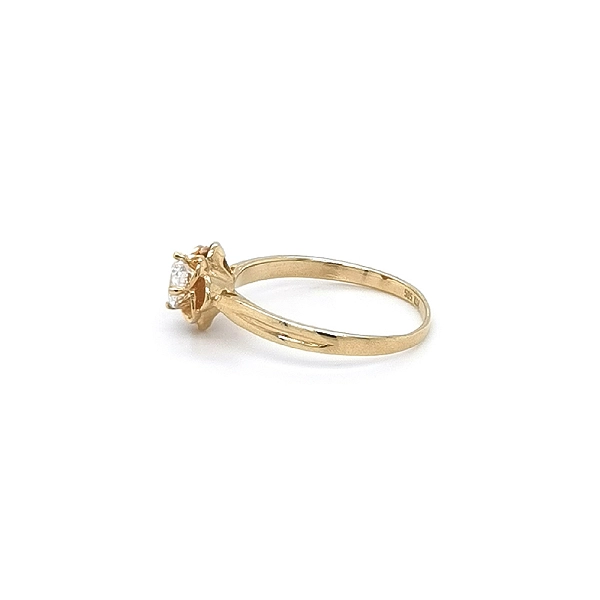 Goldring Glitzernde Blume mit zentralem Zirkon