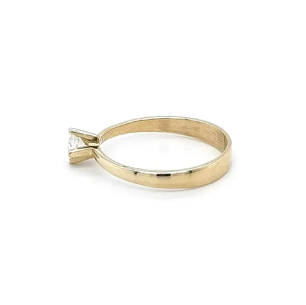 Gold Verlobungsring mit Zirkon