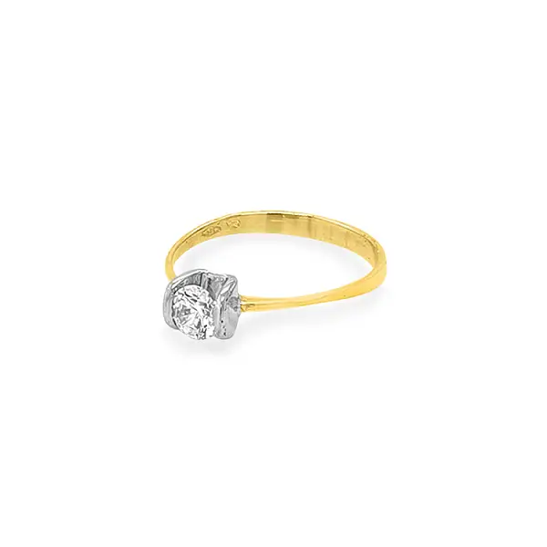 Gold Verlobungsring mit Zirkon