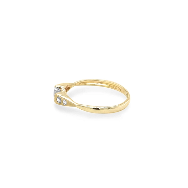 Goldring mit Zirkonen