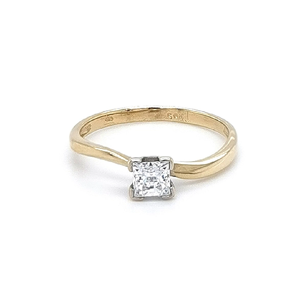 Gold Verlobungsring mit Zirkon