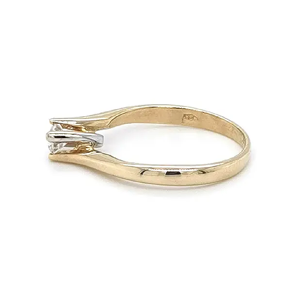 Gold Verlobungsring mit Zirkon