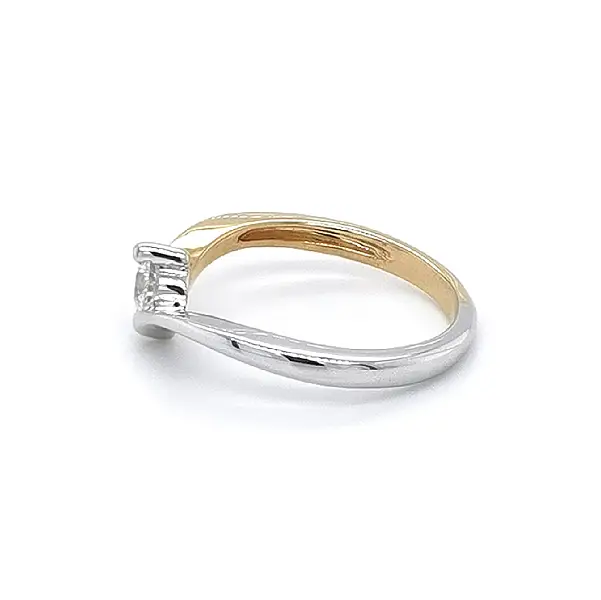 Verlobungsring mit Zirkon aus kombiniertem Gold