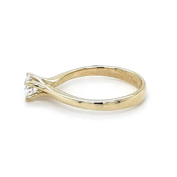 Gold Verlobungsring mit Zirkon