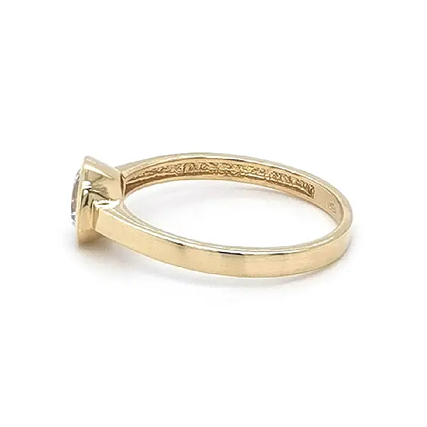 Gold Verlobungsring mit Zirkon