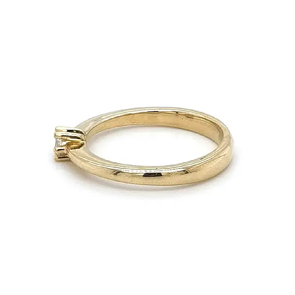 Gold Verlobungsring mit Zirkon