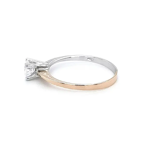 Verlobungsring mit Zirkon aus kombiniertem Gold