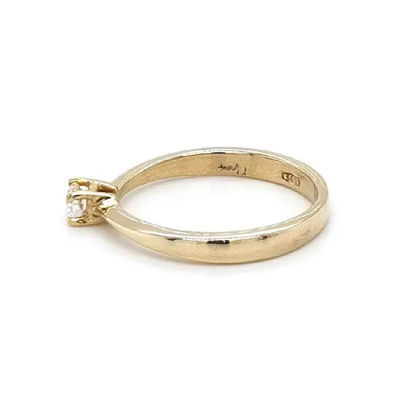 Gold Verlobungsring mit Zirkon