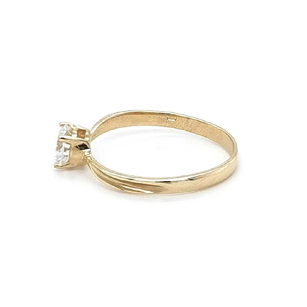 Gold Verlobungsring mit Zirkon