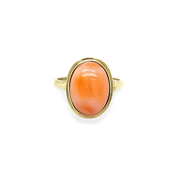 Goldring mit Koralle