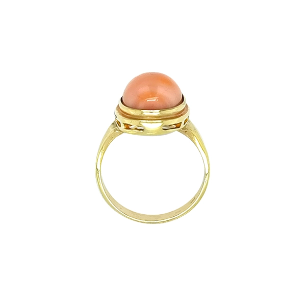 Goldring mit Koralle