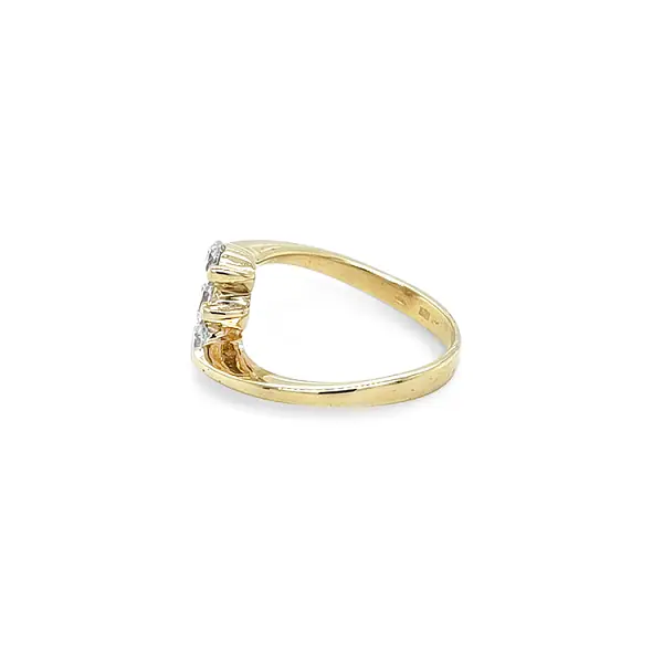 Goldring mit Zirkonen