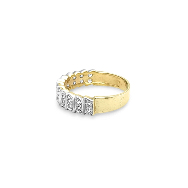 Goldring mit Zirkonen aus kombiniertem Gold
