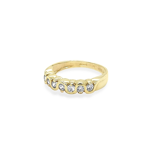 Goldring mit Zirkonen