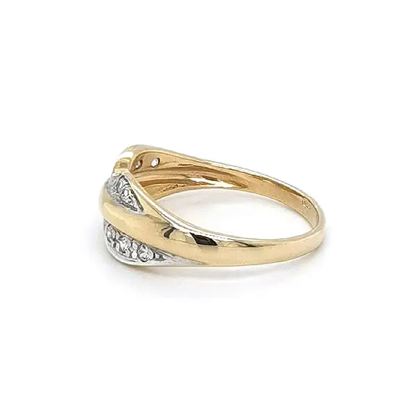 Goldring mit Zirkonen