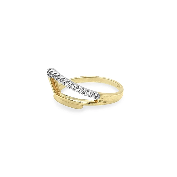 Ring mit Zirkonias in Gold-Kombination