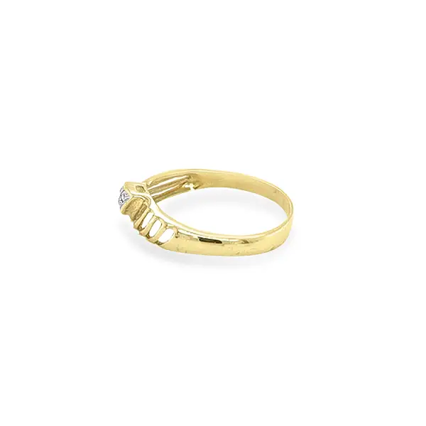 Goldring mit Zirkonen