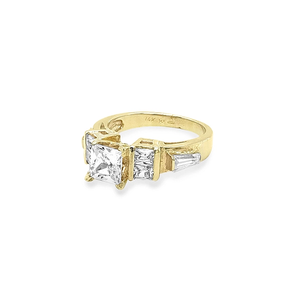 Goldring mit Zirkonen