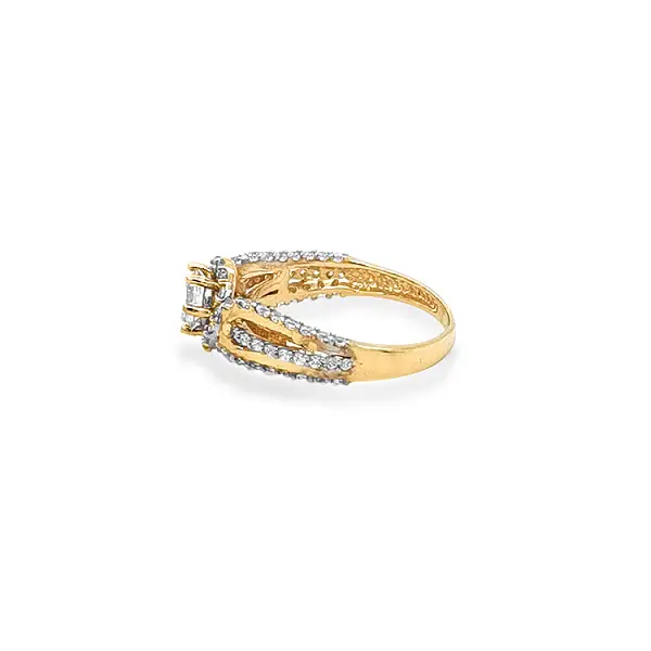 Gold Verlobungsring mit Zirkonen