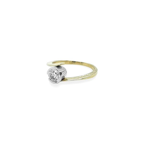 Verlobungsring aus Gold mit kubischem Zirkon