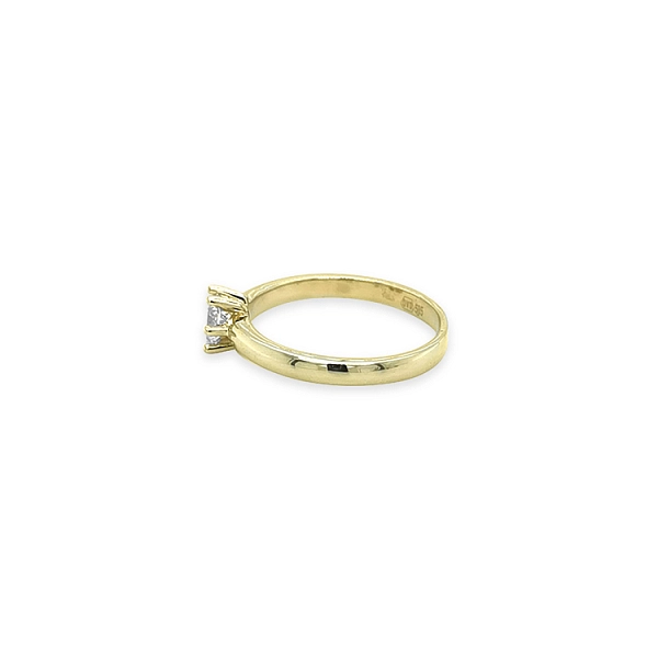 Verlobungsring aus Gold mit kubischem Zirkon