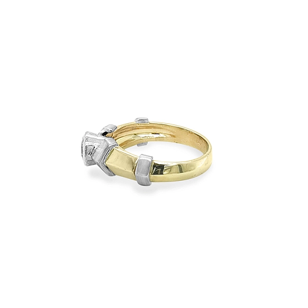 Goldring mit Zirkon aus kombiniertem Gold