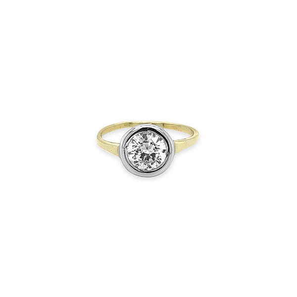 Verlobungsring aus Gold mit kubischem Zirkon
